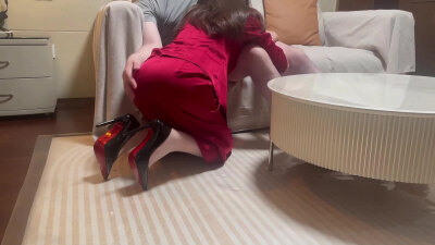 [原创] 红衣制服OL少妇上班期间出来侍奉大肉棒